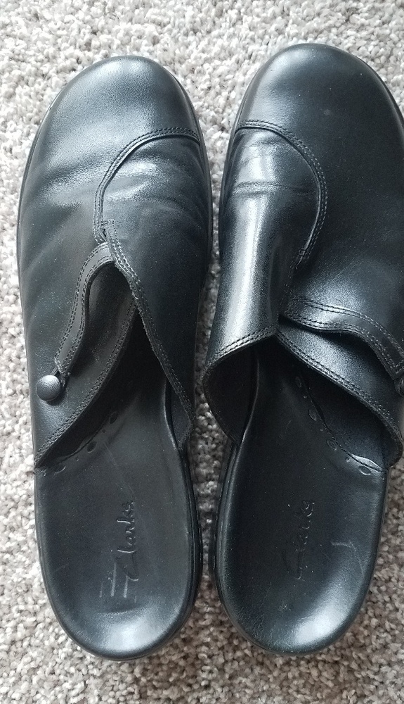 EUC Clarks Slip On Shoes Sz 11